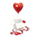 Czerwony balon serce w pudełku
